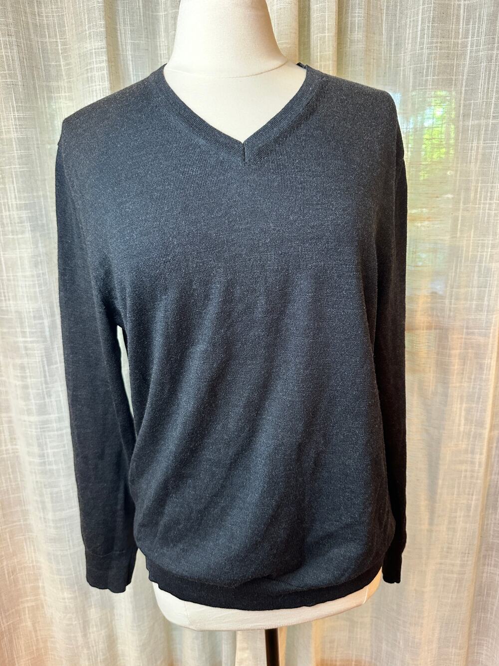 Charles Tyrwhitt 100% Extra fine Merino Wool V Neck Sweater Men's L